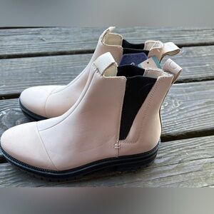 TOMS Women's Dakota Water Resistant Leather Chelsea Boots size 7.5 new